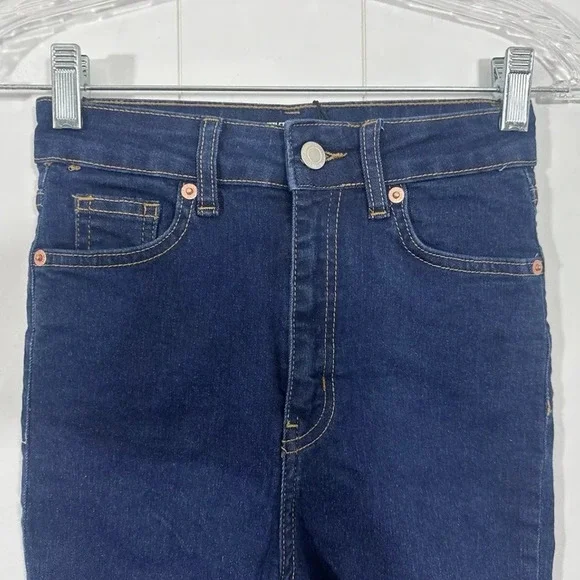 NWT PrettyLittleThing Denim Dark Wash Hi Rise 5 Pocket Skinny Jeans Sz 0 Ripped - Picture 2 of 11